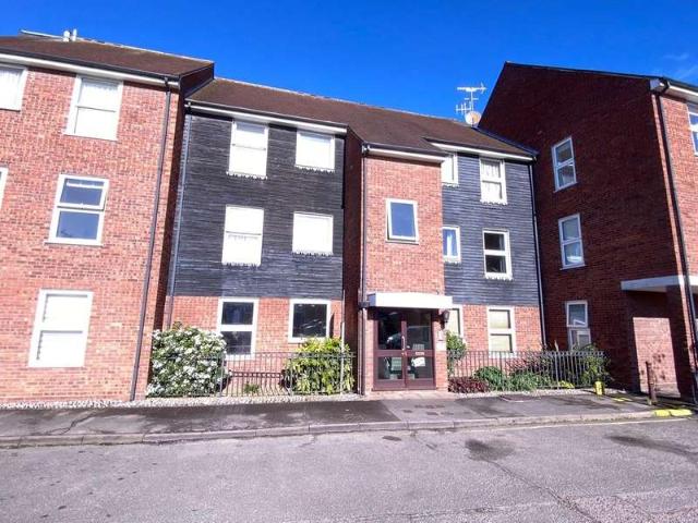 Flat for sale in Ingatestone and Fryerning, Navestock Side