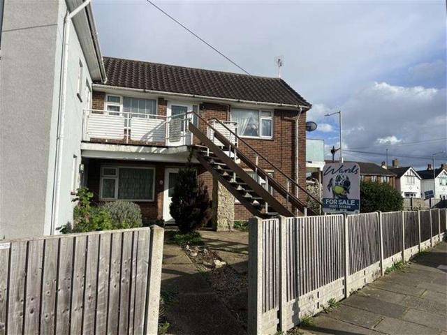 Flat for sale in Oxenden, The Bridge
