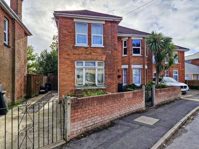 Flat for sale in Moordown, Bournemouth