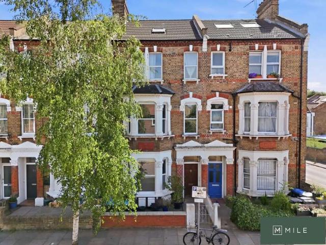 Flat for sale in Brondesbury, Greater London