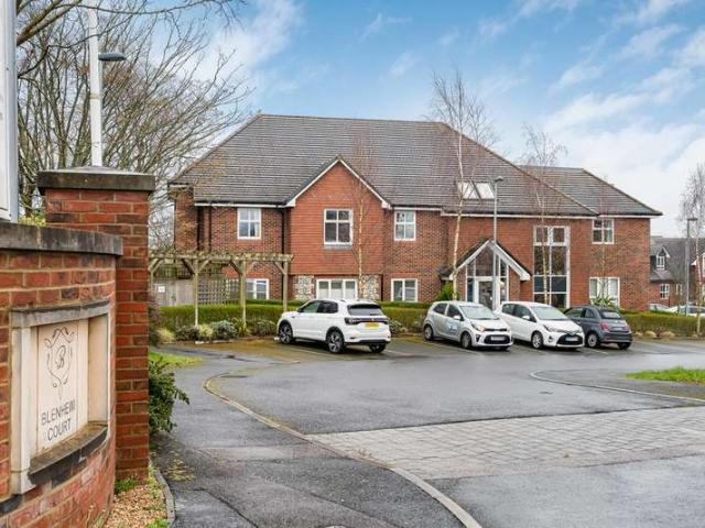 Flat for sale in West Liss, Bolton Low Houses