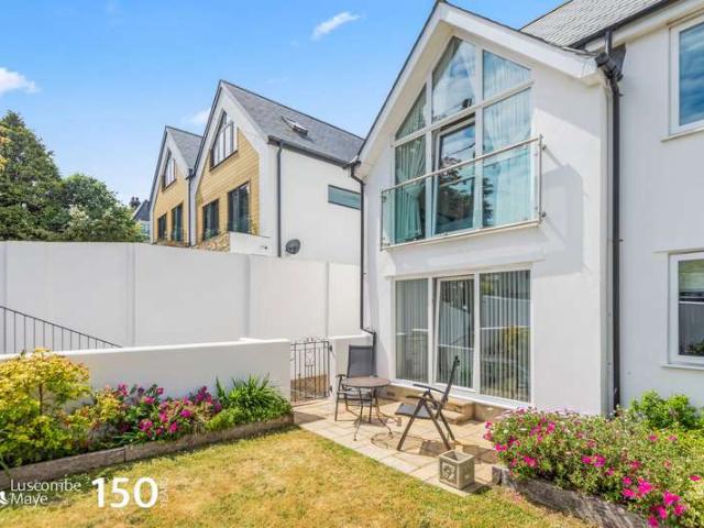 Flat for sale in Strode, Devon