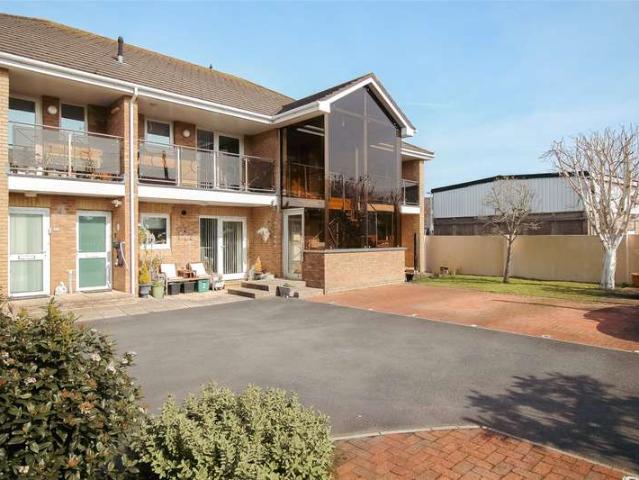 Flat for sale in Brandis Corner, Devon
