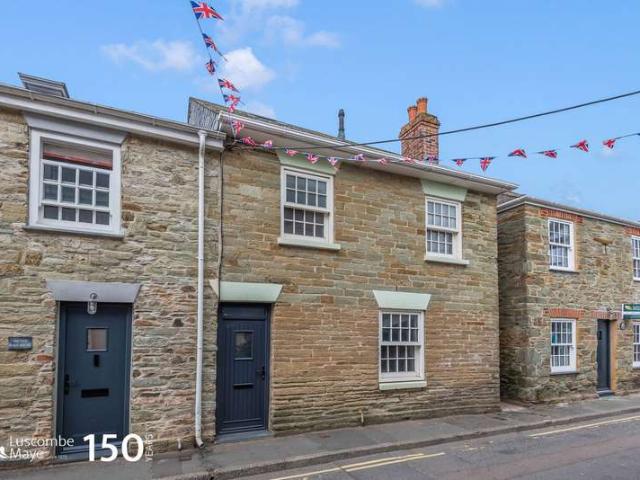 Flat for sale in Strode, Devon