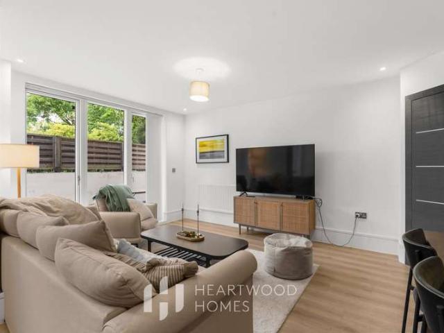Flat for rent in St Albans, Five Acres
