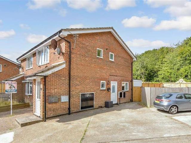 Flat for sale in Folkestone