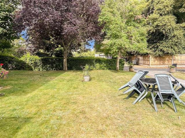 Flat for sale in Bromstone, Acol