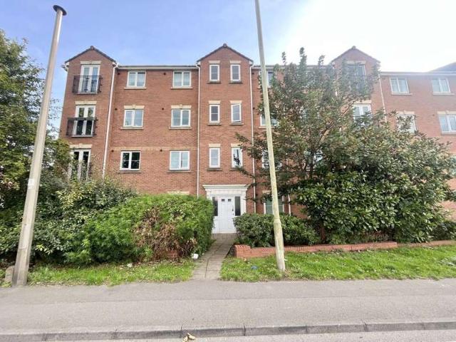 Flat for sale in Brierley Hill, West Midlands