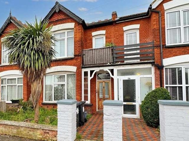 Flat for sale in Hunter's Forstal, Canterbury