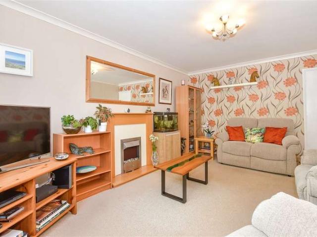 Flat for sale in Hillview, Surrey