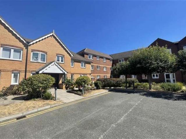 Flat for sale in Bocking, Chipping Hill