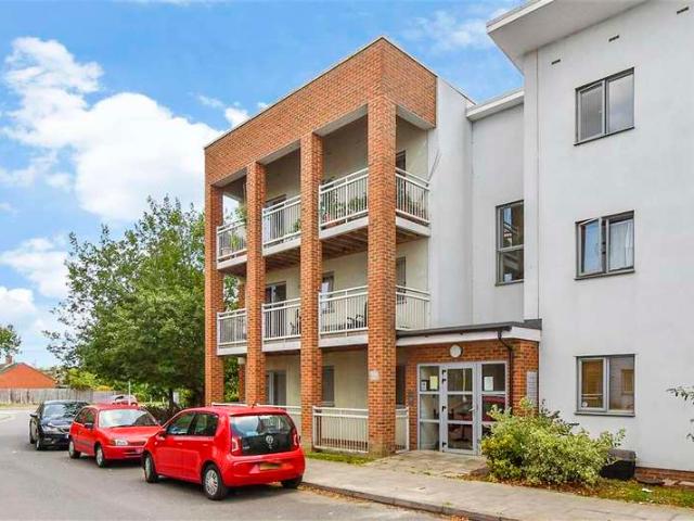 Flat for sale in Willesborough, Bridgefield