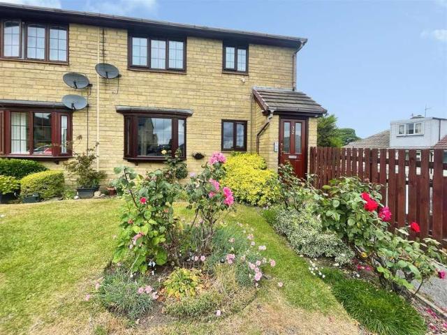 Flat for sale in Eccleshill, West Yorkshire