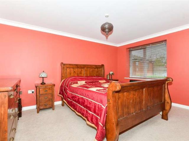 Flat for sale in Ringlestone, Midway