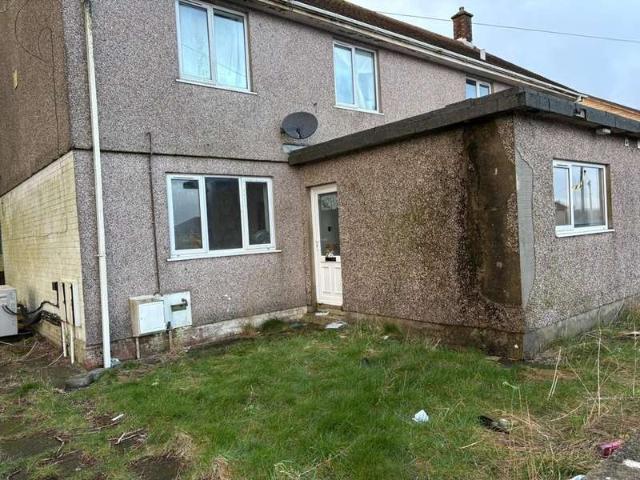 Flat for sale in Mynyddbach, Nangreaves