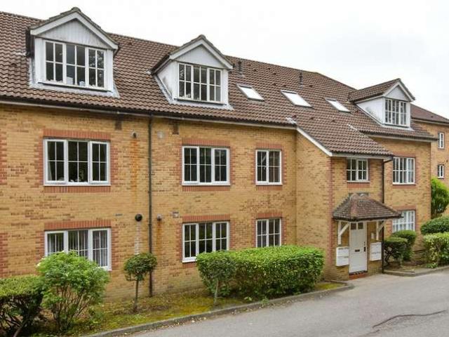 Flat for sale in Hillview, Surrey