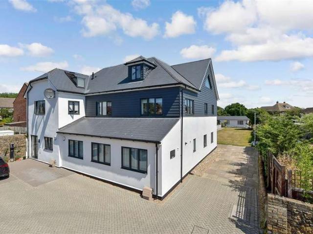 Flat for sale in East Cliff, Acol