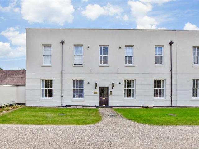 Flat for sale in Aldingbourne, Clapham