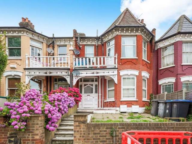 Flat for sale in Dollis Hill, Greater London