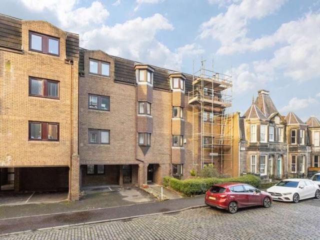 Flat for sale in Trinity, Scotland