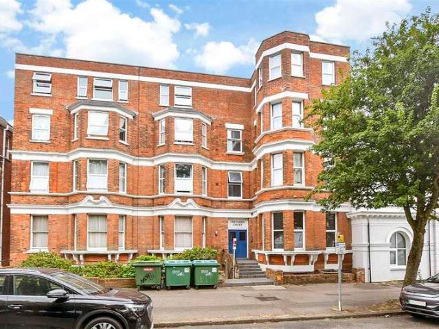 Flat for sale in Folkestone, Lynwood