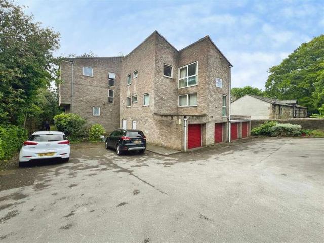 Flat for sale in West Yorkshire