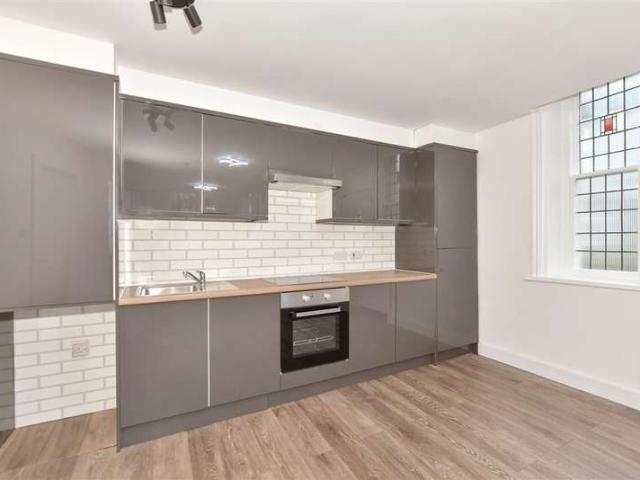 Flat for sale in Folkestone