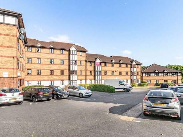 Flat for sale in Tottenham, London Borough of Haringey Flat for sale in Tottenham, London Borough of Haringey