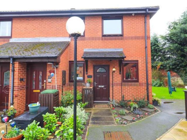 Flat for sale in Pinders Heath, West Yorkshire