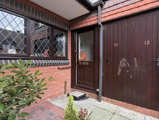 Flat for sale in Bromsgrove, Worcestershire