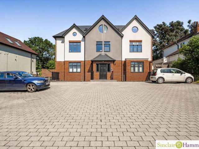 Flat for sale in Hayes, Greater London