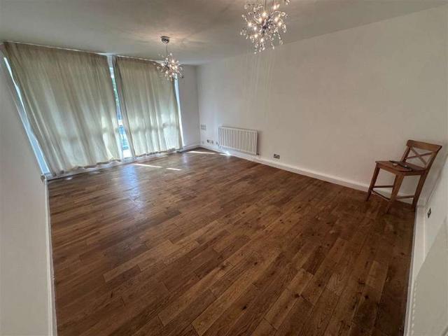 Flat for rent in Finchley, Church End