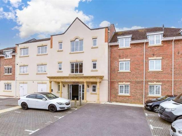 Flat for sale in Horsham, West Sussex