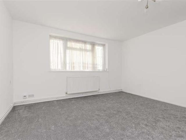 Flat for sale in Swanscombe and Greenhithe, Monks Orchard