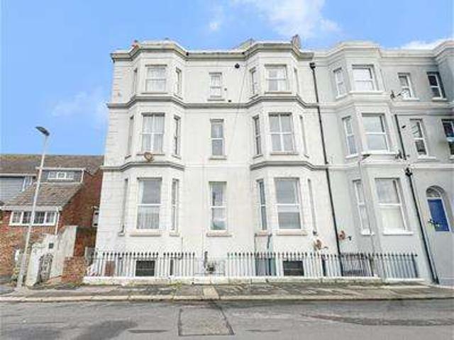 Flat for sale in Bohemia, Guestling Green