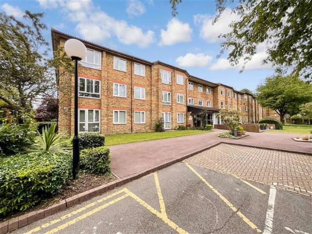 Flat for sale in London Borough of Redbridge, Greater London