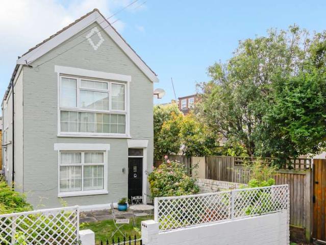 Maisonette for sale in North Sheen, Greater London