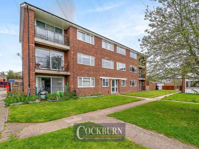 Flat for sale in New Eltham, Greater London