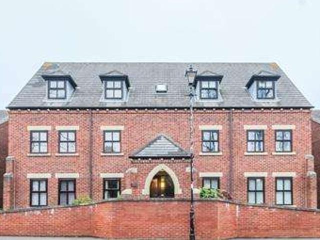 Flat for sale in Horbury, West Yorkshire