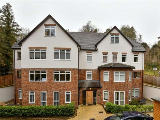 Flat for sale in London Borough of Croydon, Greater London