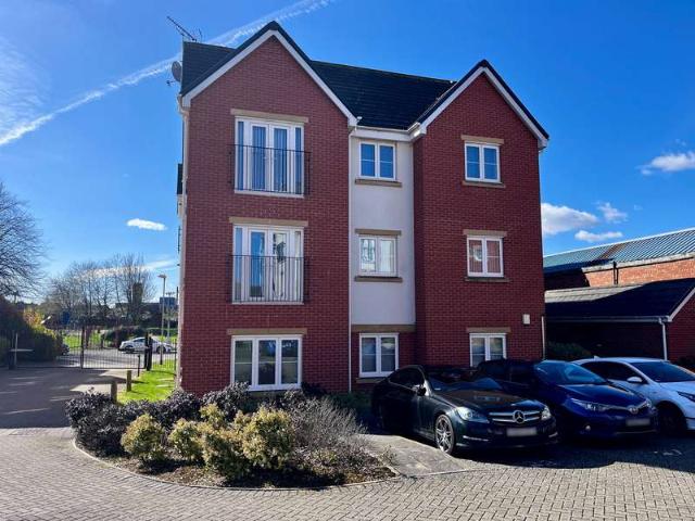 Flat for sale in Elmfield, Leicestershire