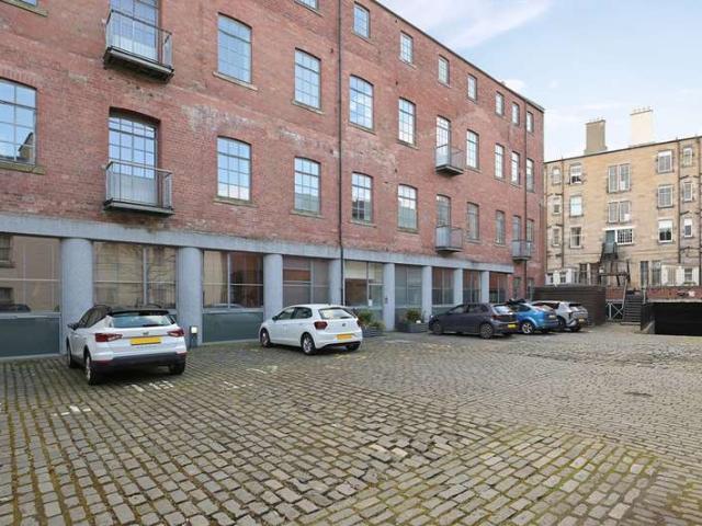 Flat for sale in Silvermills, Scotland