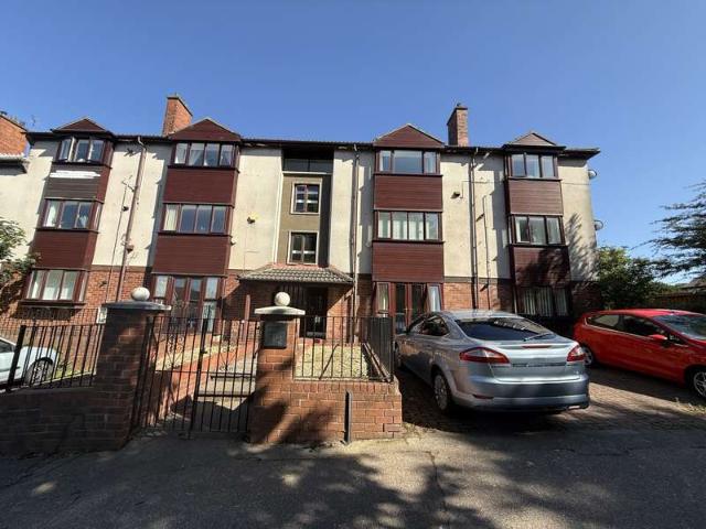 Flat for sale in Farringdon, Tyne And Wear