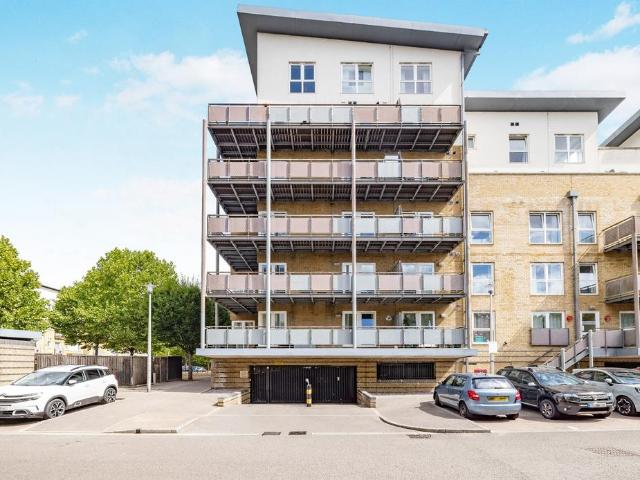 Flat for sale in Holywell Estate, North Watford