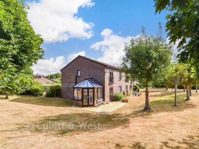 Flat for sale in Fole, Surrey