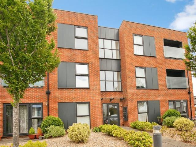 Flat for sale in Perryfields, West Sussex