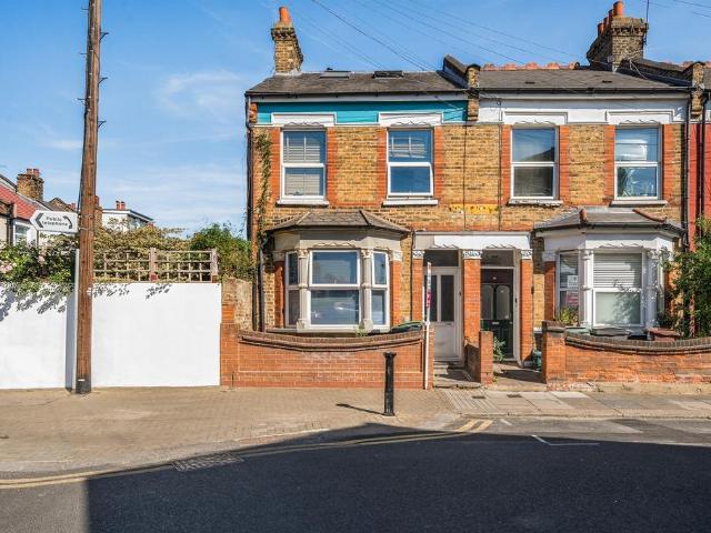 Flat for sale in Greater London