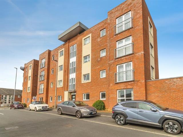 Flat for sale in Denbigh East, Milton Keynes