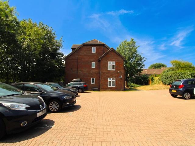Flat for sale in Broadwater, Shephall