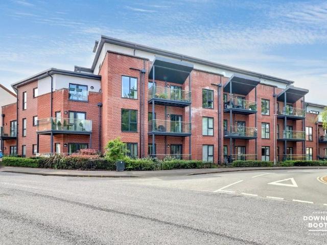 Flat for sale in Lichfield, Boley Park